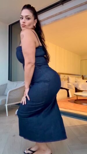 Ashley Graham Instagram - #fitcheck Miami edition ☀️ the yellow hair clip was a paid actor