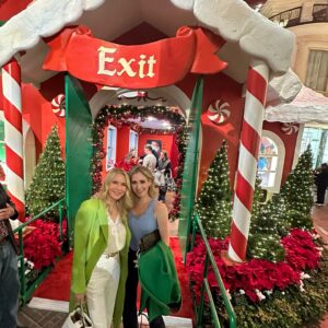 Ashley Jones Instagram - Kelly needs the hat, don’t we agree? (Photo #8). Thanks, Brad. It was fun. No one can ever say you don’t throw a good party! @bradleybell 
#boldandbeautiful @boldandbeautifulcbs 🎄
And @jennifergareis  thx itkyk 🦆🦅🦜
