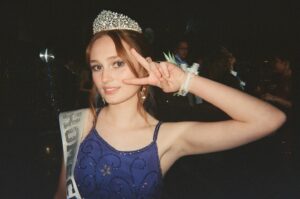 Audrey Grace Marshall Instagram - a year of film! 🍀🌧️⭐️🌝❄️🍓🍏🌸🌷✈️💋