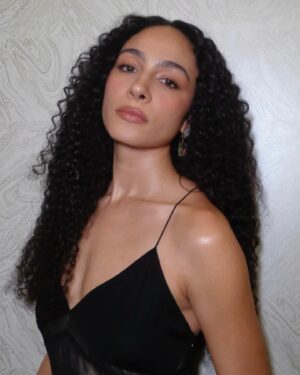 Aurora Perrineau Instagram - Vanity fair 🧚🏽‍♀️
Thanks beauty @marlavazquez