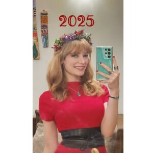 Aya Al Saboni Instagram - Happy New year! ☃️🎄😇 #2025

#aya_alsaboni 
#آية_الصابوني