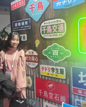 Aya Shibata Instagram - 🖊️
ㅤㅤㅤㅤㅤㅤㅤㅤㅤㅤㅤㅤㅤ
ㅤㅤㅤㅤㅤㅤㅤㅤㅤㅤㅤㅤㅤ
Adobe MAX Japanに行ってきました🐱💖

ㅤㅤㅤㅤㅤㅤㅤㅤㅤㅤㅤㅤㅤ
私は普段からPhotoshopには大変お世話になっていますが、
キーノートで、Adobeの様々な新製品、新機能、
イノベーションを見たり(生成AIすごかった、、！)
実際にブースで体験したりして来ました🥰
ㅤㅤㅤㅤㅤㅤㅤㅤㅤㅤㅤㅤㅤ
ㅤㅤㅤㅤㅤㅤㅤㅤㅤㅤㅤㅤㅤ
Acrobat AIブースでPDFクイズに挑戦して、
Adobe製品体験ブースの百千鳥で遊んできました！
その模様はインスタライブでアーカイブ残してあるので
そちらもぜひご覧ください〜🥰
ㅤㅤㅤㅤㅤㅤㅤㅤㅤㅤㅤㅤㅤ
ㅤㅤㅤㅤㅤㅤㅤㅤㅤㅤㅤㅤㅤ
楽しかったー！💖💖
熱気と活気がすごかった！

ㅤㅤㅤㅤㅤㅤㅤㅤㅤㅤㅤㅤㅤ
ㅤㅤㅤㅤㅤㅤㅤㅤㅤㅤㅤㅤㅤ
#AdobeMAX #PR #MAXreporter 
@adobecreativecloudjp