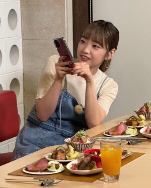 Ayaka Ohashi Instagram - #大橋彩香 ＆#田所あずさ による沖縄仲良し旅がJOYSOUND「みるハコ」で全国のカラオケルームにて配信開始しております✨

旅の様子や、スピンオフ企画として行われた生配信番組、ここでしか観られない「みるハコ」限定映像も見る事ができます！

2月3日（月）から3月30日（日）までの期間中、対象機種「JOYSOUND X1」「JOYSOUND MAX GO」を導入の対象のカラオケルームで配信🥳

ぜひカラオケでも楽しんでください🏝️(スタッフ)