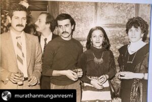Ayşenil Şamlıoğlu Instagram - @murathanmunganresmi Arşivden: Ayşenil Şamlıoğlu ile gençlik yıllarımızdan…

O günlerin şahaneliği bir kez daha hatırıma düştü sayemde canııımmm Murathan♥️❤️🧡