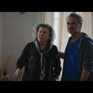 Ayşenil Şamlıoğlu Instagram - Ne yapmışım bitirdiğimiz şu yılda diye dönüp baktığımda sevgili Ece Dizdar’ın ilk yönetmenliği Mükemmel bana ayrı bir mutluluk verdi.Oyuncu arkadaşımın hem senaryosunu hem yönetmenliğini üstlendiği bir işte olmak heyecan ve gurur vericiydi.
Özlem Öçalmaz kendi bebeğiyle filmde yer aldı ve sette her şey bebeğe göre titizlikle düzenlendi.Serdar Orçin ve Özlem’le birlikte bir işte ilk kez yer aldım yan yana gelmek keyif vericiydi.Görüntü yönetmenimiz Eyüp Boz daha öce pek çok kez çalıştığım sette görünce çığlık attığım biri oldu.Müzik Ayberk Konca kurgu Selda Taşkın veeeeee sevgili yapımcı Tayfur Aydın iyi ki varsın büyük desteğin hep bizlerle beraber,sana yürek dolusu teşekkürler.
Ece Dizdar ona inanan  çok profesyonel bir ekiple yola çıktı kamera önü ve arkasında ve hak ettiği Altın Portakal’ı aldı,onu nice işlerde alkışlamak dileğiyle…
#mükemmel #ecedizdar