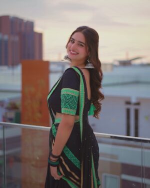 Ayesha Khan Instagram - ले चल वहाँ जो मुल्क तेरा है…
.
.
📷- @tdf.studioz 
Styled by - @sravyalavidi 
Wearing- @archithanarayanamofficial 
Jhumkas- @aditi_collection
Hairstylist- @arabellamakeupstudio