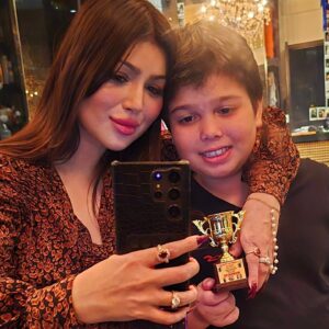 Ayesha Takia Instagram - #mikail #ayeshatakia Mama bear and Baby bear 🐻 🥰😘🧠💋