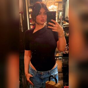Ayesha Takia Instagram - Most random. 🙃
#ayeshatakia 🫀🧠💋