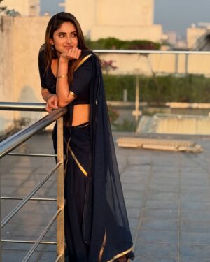 Ayesha Zeenath Instagram - Golden hour..........♥️

📸 R I AIEN🫠
: thank you @rasidhadesigner for this beautiful dhavni 🤍

#dhavni #traditional #tamil #aysha #actor #live #peace
