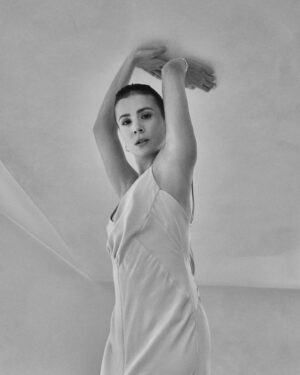 Aylin Tezel Instagram - Through your lens @susanbuth 🤍

@malaikaland @malaikaraiss @labiosthetiqueparis @arzuyoncek @sarahlouiserock @bvlgari