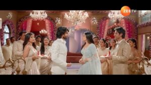 Ayushi Khurana Instagram - Reet aur Raghav ke rishtey ka wajood hi hai sauda, kya aisi atta-satta waali shaadi mein hogi pyaar ki koi jagah? Jaaniye unki kahaani #JaaneAnjaaneHumMile jald hi, sirf #ZeeTV par.

#Promo 
@aayushe_khurana
@ahlawwat.bharat 
@sehajrajput16
@rohit.dhiman0711
@jayatibhatia