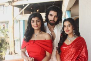 Ayushi Khurana Instagram - Three’s a crowd? Nah, just the perfect trio.
.
.
#jaaneanjanehummile 
Don’t forget to watch our show every day at 9:30pm only on @zeetv @zee5shows