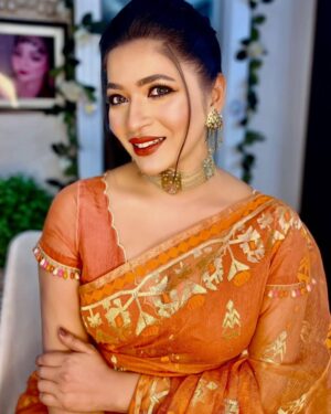 Azmeri Haque Badhon Instagram - Touch & glow by Mareya Ahmed❤️