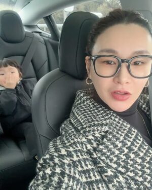 Bae Yoon-jung Instagram - 오늘은 키카출동이다‼️
기분이 좋은 쨀🤓 언제이렇게커서 엄마랑놀아주는지..
우리는 베프🖤
.
.
#엄마랑아들#43개월아기 #재율이네