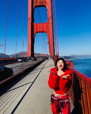 Bai Ling Instagram - Haha I am obsessed with this song do you? Sharing 20pics of me on the #goldengatebridge what an #amazing #sunnyday during my #dayoff #filming in #sanfrancisco that I went everywhere in San Francisco sighting the city’s fabulous beauty. . Which pic do you like? 

Feel #blessed to have the beauty of nature reflecting in my eyes and in my heart’s joy and excitement about life, I believe this is all we are the one  that is making it when our heart is dancing with joy, then what we see is the outside world matching us, giving us what we feel inside. 

I keep #singing this song and eventually my friend found it and we play it in the car, passing beautiful farms and #cows and #horses and beautiful #deers that they are just there living their lives, eating peacefully not pay any attention to anything. So simply in harmony. 

Even though it is winter so cold, still I went to play with the ocean’s big waves, lost in a beautiful deep forest #hiking #eating fresh #oysters on the seaside, some #frenchfood of cause cafe ,watched #goldengate bridge shining it’s glory in different times lights, morning evening, so stunningly beautiful I have been seen it from far away over the #baybridge where my film set is.

Amazing how everyday when the #production car picke me up to #filmset , I see the Golden Gate Bridge from so far away it seamed so so small like a toy, then when I am on it, it is so big and #stunning #powerful .

Well tomorrow to #movieset I will see it become so small again. Anything is about perspective and distance.

Cookie: Knowing that when our perspective changes then the nature of things change too, therefore when we are in trouble or in difficulties, all we have to do is just to change and shift our perspective then things will then charge too. This is exactly how you change your situations from negative to positive. We have the tools to make it the way we want it to be. Beauty is in the eyes of beholders. 

Love from sanfrancisco 💝😛👍

Click the link in my bio or just type in Google: Bai Ling Hollywood Shop to get your 2025 gifts 🎁🔮🧧
https://www.bailinghollywoodshop.com/

#bailingmovie #fashion #portraitphotography #positivevibes #positivity #白靈電影 #白靈時尚