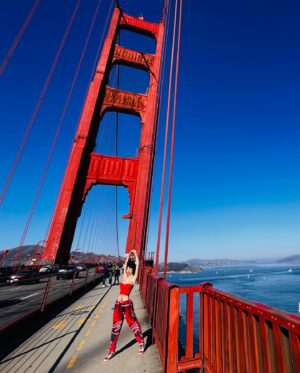 Bai Ling Instagram - Haha I am obsessed with this song do you? Sharing 20pics of me on the #goldengatebridge what an #amazing #sunnyday during my #dayoff #filming in #sanfrancisco that I went everywhere in San Francisco sighting the city’s fabulous beauty. . Which pic do you like? 

Feel #blessed to have the beauty of nature reflecting in my eyes and in my heart’s joy and excitement about life, I believe this is all we are the one  that is making it when our heart is dancing with joy, then what we see is the outside world matching us, giving us what we feel inside. 

I keep #singing this song and eventually my friend found it and we play it in the car, passing beautiful farms and #cows and #horses and beautiful #deers that they are just there living their lives, eating peacefully not pay any attention to anything. So simply in harmony. 

Even though it is winter so cold, still I went to play with the ocean’s big waves, lost in a beautiful deep forest #hiking #eating fresh #oysters on the seaside, some #frenchfood of cause cafe ,watched #goldengate bridge shining it’s glory in different times lights, morning evening, so stunningly beautiful I have been seen it from far away over the #baybridge where my film set is.

Amazing how everyday when the #production car picke me up to #filmset , I see the Golden Gate Bridge from so far away it seamed so so small like a toy, then when I am on it, it is so big and #stunning #powerful .

Well tomorrow to #movieset I will see it become so small again. Anything is about perspective and distance.

Cookie: Knowing that when our perspective changes then the nature of things change too, therefore when we are in trouble or in difficulties, all we have to do is just to change and shift our perspective then things will then charge too. This is exactly how you change your situations from negative to positive. We have the tools to make it the way we want it to be. Beauty is in the eyes of beholders. 

Love from sanfrancisco 💝😛👍

Click the link in my bio or just type in Google: Bai Ling Hollywood Shop to get your 2025 gifts 🎁🔮🧧
https://www.bailinghollywoodshop.com/

#bailingmovie #fashion #portraitphotography #positivevibes #positivity #白靈電影 #白靈時尚
