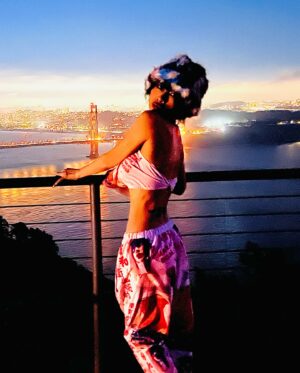 Bai Ling Instagram - Haha I am obsessed with this song do you? Sharing 20pics of me on the #goldengatebridge what an #amazing #sunnyday during my #dayoff #filming in #sanfrancisco that I went everywhere in San Francisco sighting the city’s fabulous beauty. . Which pic do you like? 

Feel #blessed to have the beauty of nature reflecting in my eyes and in my heart’s joy and excitement about life, I believe this is all we are the one  that is making it when our heart is dancing with joy, then what we see is the outside world matching us, giving us what we feel inside. 

I keep #singing this song and eventually my friend found it and we play it in the car, passing beautiful farms and #cows and #horses and beautiful #deers that they are just there living their lives, eating peacefully not pay any attention to anything. So simply in harmony. 

Even though it is winter so cold, still I went to play with the ocean’s big waves, lost in a beautiful deep forest #hiking #eating fresh #oysters on the seaside, some #frenchfood of cause cafe ,watched #goldengate bridge shining it’s glory in different times lights, morning evening, so stunningly beautiful I have been seen it from far away over the #baybridge where my film set is.

Amazing how everyday when the #production car picke me up to #filmset , I see the Golden Gate Bridge from so far away it seamed so so small like a toy, then when I am on it, it is so big and #stunning #powerful .

Well tomorrow to #movieset I will see it become so small again. Anything is about perspective and distance.

Cookie: Knowing that when our perspective changes then the nature of things change too, therefore when we are in trouble or in difficulties, all we have to do is just to change and shift our perspective then things will then charge too. This is exactly how you change your situations from negative to positive. We have the tools to make it the way we want it to be. Beauty is in the eyes of beholders. 

Love from sanfrancisco 💝😛👍

Click the link in my bio or just type in Google: Bai Ling Hollywood Shop to get your 2025 gifts 🎁🔮🧧
https://www.bailinghollywoodshop.com/

#bailingmovie #fashion #portraitphotography #positivevibes #positivity #白靈電影 #白靈時尚