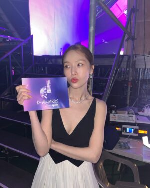 Bang Min-ah Instagram - Hi 🩶