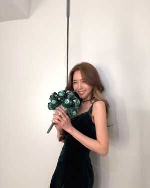 Bang Min-ah Instagram - 👗greengreendress & flower