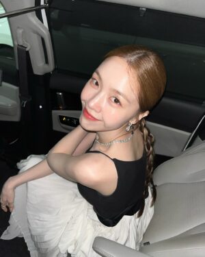 Bang Min-ah Instagram - Hi 🩶