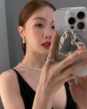 Bang Min-ah Instagram - Hi 🩶