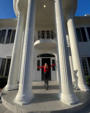 Barbara Alyn Woods Instagram - Christmas 2024 @fariaresorts Belle River Mansion
A week of laughter and love and family ❤️🎁❤️🎄❤️