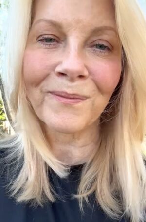 Barbara Niven Instagram - So many of you have been asking how my family is doing in the fires. Thank you for your prayers and your concern. So far I am safe in my area. It was way too close for comfort and I stayed up for two nights monitoring the evacuation areas, but we did not have to evacuate. My daughter and her family are safe too. New fires popped up yesterday though so we just have to stay vigilant. The winds are supposed to get stronger again, they have started again already. 

I have watched the news in horror, just like you, and it feels and looks like the apocalypse. Thank you to the firefighters and to the first responders, and everyone who has literally moved mountains to help us.

My heart is breaking for those who lost everything. I don’t know why it touched some and left others. I’m beyond grateful, but devastated for those who are not so lucky. Please keep them in your prayers and help however you can. We truly need each other. There for the grace of God go any of us. 🙏💔

#losangeles #wildfires #prayers