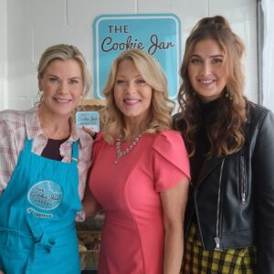 Barbara Niven Instagram - We’re back #Sleuthers! 🕵️‍♀️ “Reality Bites: A Hannah Swensen Mystery,” premiers February 6 at 8/7c on @hallmarkmystery, (the next day on @hallmarkplus!) Be sure to mark your calendar! 🔎

#hannahswensen #hallmarkmysteries