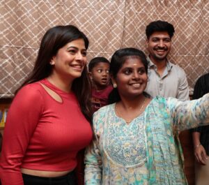 Bavithra B Instagram - For real the aura of all the people at @we_waffles_  were 🔥🔥🔥🔥

And Can’t describe in words about the love that was showered up on us 🥹🥹

Good luck team 🫂

#bavithra #suntv #singapenney #shopopening