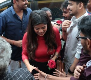 Bavithra B Instagram - For real the aura of all the people at @we_waffles_  were 🔥🔥🔥🔥

And Can’t describe in words about the love that was showered up on us 🥹🥹

Good luck team 🫂

#bavithra #suntv #singapenney #shopopening