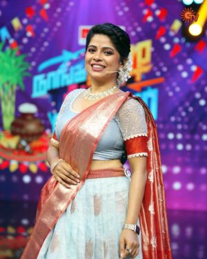 Bavithra B Instagram - Mithra in parallel universe 🤪

#SunTV #Bavithra #Singappenne #SunDigital