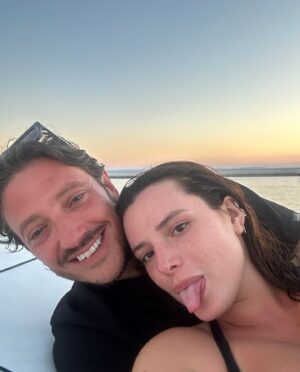 Bella Thorne Instagram - My valentine ❤️💌