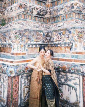 Bella Yang Instagram - 愛在暹羅天氣晴🧡👰☀️🌅🇹🇭
.
.
.
.
.
該找我們拍GL了吧🤣

#CBdiary #卡貝妻妻日記