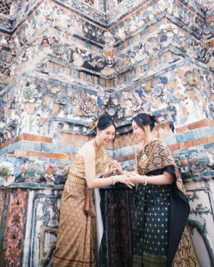 Bella Yang Instagram - 愛在暹羅天氣晴🧡👰☀️🌅🇹🇭
.
.
.
.
.
該找我們拍GL了吧🤣

#CBdiary #卡貝妻妻日記
