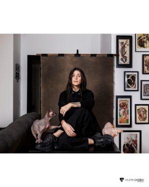 Bely Basarte Instagram - Proyecto Kan: Bely Basarte, Molly y Otis

Bely Basarte no solo es una de las voces más especiales de su generación, sino también una artista que transforma cada experiencia en inspiración. Molly y Otis, sus dos gatos, son una parte fundamental de su vida y su música.

Molly llegó en sus primeros pasos como artista independiente, trayendo cariño, mientras que Otis le aporta calma en los momentos difíciles. Ellos no solo son su refugio, sino también los primeros en escuchar sus canciones, convirtiéndose en parte de su proceso creativo.

Gracias, Bely, por dejarnos entrar en tu mundo y mostrarnos el amor que compartes con ellos.
@czsbackdrops 
#ProyectoKan #BelyBasarte #MollyYOtis #arteymascotas