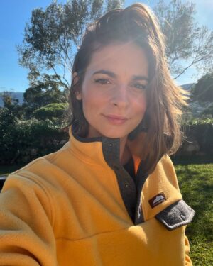 Benedita Pereira Instagram - Janeiro está a ser bom (para mim) 
1 - primeira selfie do ano a poucos metros da casa para onde vou viver em breve (e nesse dia não fazia ideia!!!)
2 - a primeira vez que visitei a casa
3 - a foto que o Álvaro me tirou à porta da escola 
4 - gentle reminder 
5 - camionista do crl
6 - ir ao São Gonçalinho em Aveiro é quase como estar numa zona de guerra: émuito difícil não apanhar com uma cavaca em cheio na tola! 😂
7 - a Kristine dos anos 50
8 - prometemos comprar a casa!
9 - nem a chuva o pára 
10 - fomos ver o Sonic 3 e eu gargalhei muito 
11 - antes de entrar em cena e por isso ainda com cara decente 😂
12 - a minha amiga @____joanasantos____ ganhou mais um prémio e eu estou muito orgulhosa dela!