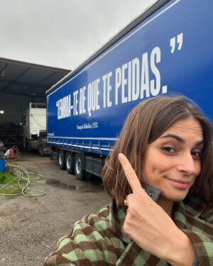 Benedita Pereira Instagram - Janeiro está a ser bom (para mim) 
1 - primeira selfie do ano a poucos metros da casa para onde vou viver em breve (e nesse dia não fazia ideia!!!)
2 - a primeira vez que visitei a casa
3 - a foto que o Álvaro me tirou à porta da escola 
4 - gentle reminder 
5 - camionista do crl
6 - ir ao São Gonçalinho em Aveiro é quase como estar numa zona de guerra: émuito difícil não apanhar com uma cavaca em cheio na tola! 😂
7 - a Kristine dos anos 50
8 - prometemos comprar a casa!
9 - nem a chuva o pára 
10 - fomos ver o Sonic 3 e eu gargalhei muito 
11 - antes de entrar em cena e por isso ainda com cara decente 😂
12 - a minha amiga @____joanasantos____ ganhou mais um prémio e eu estou muito orgulhosa dela!