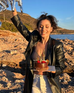 Bengi İdil Uras Instagram - 35 🎂 Yolun tam olarak neresi olduğunu bilmiyorum ama güzel bir yeri olduğu kesin ✨ İyi dileklerini gönderen herkese çok teşekkürler 🫶 Photo by @timucintoksoz gönül gözü diyebilir miyiz ? 😁❤️