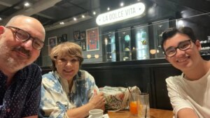 Betiana Blum Instagram - Cena con mi hijo y mi nieto