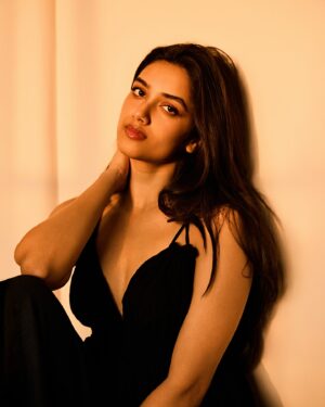 Bhagyashri Borse Instagram - Some days you just have to create your own sunshine no?☀️

Ps: last pic is my fav ;)
