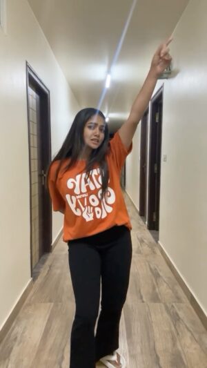 Bhavya Gowda Instagram - ಬಾನಿಂದ ಚಂದ್ರ ಬಂದ್ರಾ?🤭

#instagram #fyp #kannada #kannadaactress #geetha #bhavya #bhavyagowda #bhavyagowda670 #divyagowda670 #varshini #sistersquad