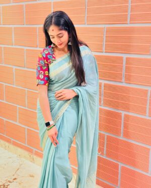 Bhavya Gowda Instagram - 🩵🤍 

Saree& Blouse by : @anthariya_silks 

Captured by my Cutie @anusharai_official ❤️

#BBK11 #colorskannada #biggbosskannada #jiocinema #biggboss #contestant #artistlife #kannada #hosaadyaaya #geetha #bhavya #bhavyagowda #bhavyagowda670 #tigressbhavya