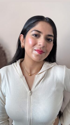 Bhumika Thakkar Instagram - Quick Go To Skincare & Makeup Routine, 3 skincare and 5 makeup products 

@skin1004_india Centella Ampoule
@innisfreeindia Hyaluron Moist Sunscreen
@laneige_in Lip Glowy Balm Gummy Bear

@hudabeauty Concealer
@kirobeauty Blush Stick
@etudeindia Eyebrow Pencil
@milkmakeup Kush Mascara
@romandyou Juicy Lasting Tint Fig Fig

#everydayskincare #everydaymakeup #quickmakeup #quickmakeuplook #5productchallenge #5minutemakeup #indianskin #indianskincare #indianskincareroutine #skincarereels