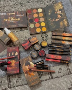Bhumika Thakkar Instagram - NEW Twilight New Moon X @colourpopcosmetics Collection 

This limited edition collection includes;

Twilight New Moon Eyeshadow Palette - Create endless fantasy looks with 15 oranges, golds and red smokey shades that represent the warm tones in each New Moon scene.

SOL Glow Oil in It’s a Wolf Thing- Get a warm golden glow inspired by Jacob with this rich, moisturizing body oil that gives skin a hint of colour and subtle luminosity.

Super Shock Shadow in We Won’t Bite & The Volturi - Take a swipe of our famous OG crème-to-powder formula in 2 new Tie-Dye shades that deliver supercharged sparkling colour.

Multichrome Shadow Stix in Wolf Girl, It’s Always Been Him & Vampire Girl, Bella! - Get high-impact, colour-shifting pigment with our super creamy multichrome eyeshadow stick in 3 new shades!

Where the Hell Have You Been, Loca? Lip Kit, You Can’t Trust Vampires Lip Kit - LIPPIE PENCIL & POWER POUT
TRANSFER-PROOF 8HR LIPSTICK KITS
Get the perfect matte pout with our mahogany brown and vampy red lip combos inspired by Jacob and The Volturi!

Ultra Glossy Lip in Runs with Vampires - Swipe on our smoothing metallic true red lip gloss infused with Hyaluronic Acid for lips that are always glossy, never sticky.

#twilightnewmoon #twilightsaga #twilightnewmoonxcolourpop #twilightxcolourpop #colourpopme #colourpopcollection #colourpopmakeup #colourpopindia #colourpopxbhumika #indianbeautyblogger #indianmakeupblogger #PR #PRUnboxing