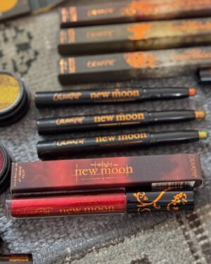 Bhumika Thakkar Instagram - NEW Twilight New Moon X @colourpopcosmetics Collection 

This limited edition collection includes;

Twilight New Moon Eyeshadow Palette - Create endless fantasy looks with 15 oranges, golds and red smokey shades that represent the warm tones in each New Moon scene.

SOL Glow Oil in It’s a Wolf Thing- Get a warm golden glow inspired by Jacob with this rich, moisturizing body oil that gives skin a hint of colour and subtle luminosity.

Super Shock Shadow in We Won’t Bite & The Volturi - Take a swipe of our famous OG crème-to-powder formula in 2 new Tie-Dye shades that deliver supercharged sparkling colour.

Multichrome Shadow Stix in Wolf Girl, It’s Always Been Him & Vampire Girl, Bella! - Get high-impact, colour-shifting pigment with our super creamy multichrome eyeshadow stick in 3 new shades!

Where the Hell Have You Been, Loca? Lip Kit, You Can’t Trust Vampires Lip Kit - LIPPIE PENCIL & POWER POUT
TRANSFER-PROOF 8HR LIPSTICK KITS
Get the perfect matte pout with our mahogany brown and vampy red lip combos inspired by Jacob and The Volturi!

Ultra Glossy Lip in Runs with Vampires - Swipe on our smoothing metallic true red lip gloss infused with Hyaluronic Acid for lips that are always glossy, never sticky.

#twilightnewmoon #twilightsaga #twilightnewmoonxcolourpop #twilightxcolourpop #colourpopme #colourpopcollection #colourpopmakeup #colourpopindia #colourpopxbhumika #indianbeautyblogger #indianmakeupblogger #PR #PRUnboxing