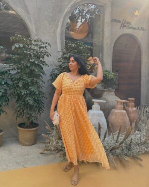 Bhumika Thakkar Instagram - Yesterday the outfit was outfitting, hair was hairing and sun was kissing 😅

#pinterestaesthetic #pinterestoutfits #pinterestdress #checkereddress #indianootd #indianoutfits