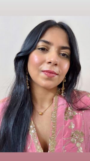 Bhumika Thakkar Instagram - Indian Wedding Guest Makeup Look feat. Dewy, Glossy Skin

@milkmakeup Hydro Grip Primer @sephora_india 
@byterryofficial Brightening CC Foundation 4N
@hudabeauty Concealer Granola
@byterryofficial CC Liquid Blush Rosy Flash @luxasiaindia 
@hudabeauty Loose Powder Pound Cake
@colourpopcosmetics The Twilight Saga New Moon Multichrome Eyeshadow Wolf Girl
@etudeindia Eyebrow Pencil
@milkmakeup Hydro Grip Spray
@smashboxindia Superfan Mascara
@hudabeauty Lip Contour Bombshell
@daughterearthofficial Lipstick Konark Dusk
@hudabeauty Faux Filler Gloss

@scentidoindia @marcantoinebarrois Tilia perfume

#indianweddingmakeup #indianweddingguest #indianmakeuplook #colourpopxbhumika #twilightxcolourpop #luxasiaindia #byterryindia #byterry #hudabeautyindia #marcantoinebarrois #tilia #nicheperfumes #luxurybeauty