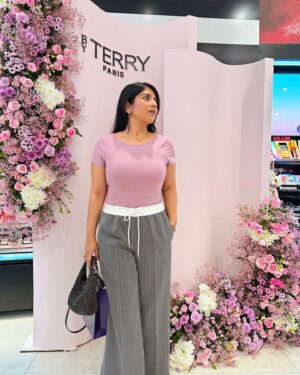 Bhumika Thakkar Instagram - Yesterday for the @byterryofficial Brightening CC Foundation launch @luxasiaindia @sephora_india 

One of the only makeup brands that focus more on skincare and hydration, all their products give a sheer glow and a radiant finish keeping skin super hydrated at the same time. If you have dry skin or are over 35, you will love this range especially. Because skin starts getting drier with age, this gives a lit from within kind of glow. You can expect the best from a French makeup/skincare brand.

#byterry #byterrymakeup #byterryofficial #indianmakeupandbeauty #luxasia #luxasiaindia #byterryindia #byterryxsephora #makeupevent