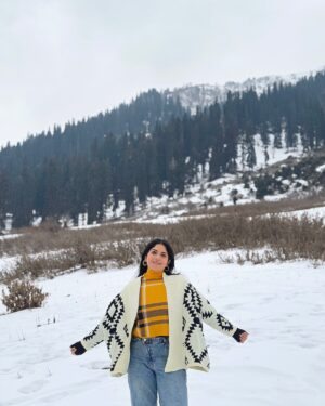 Bhumika Thakkar Instagram - Bahara bahara Hua Dil Pehli Baar Re..

#snowlife #snowmountain #kashmir #kashmir_lovers #kashmirtourism #snowoutfit #indiantraveller #indiantravelgram #indiantravelblogger #indiantravelvlogger
