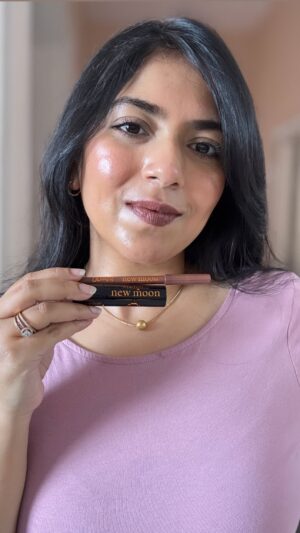 Bhumika Thakkar Instagram - 90s brown lips are back? 

I generally don’t wear browns or deeper shades so this was a change but I quite liked it, also received a lot of compliments on it.

This is @colourpopcosmetics Twilight New Moon Collection Lip Kit ‘Bella! Where the Hell have you been, Loca?’ With Hello Biceps Lip Liner and Jake Power Pout Lipstick.

#90sbrownlipstick #90sbrownlip #mahagonybrown #brownlips #brownlipstick #lipstickcombo